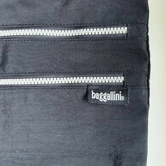 Like new! Baggallini Crossbody Nylon Travel Bag - Picture 3 of 8